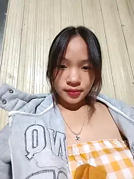 Webcam Model (LeyLya)  is live.Free join now!