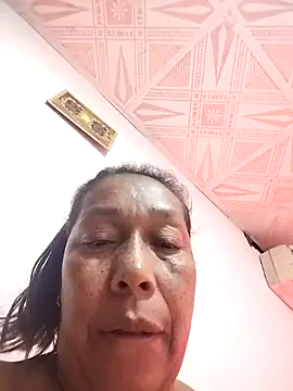 Webcam Model (Naomi-Mature)  is live.Free join now!