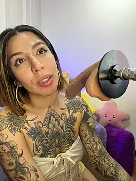 Webcam Model (_antonella_dreamss)  is live.Free join now!