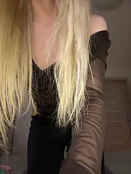 Webcam Model (xDinnax)  is live.Free join now!