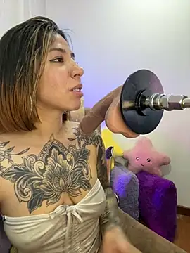 Webcam Model (_antonella_dreamss)  is live.Free join now!