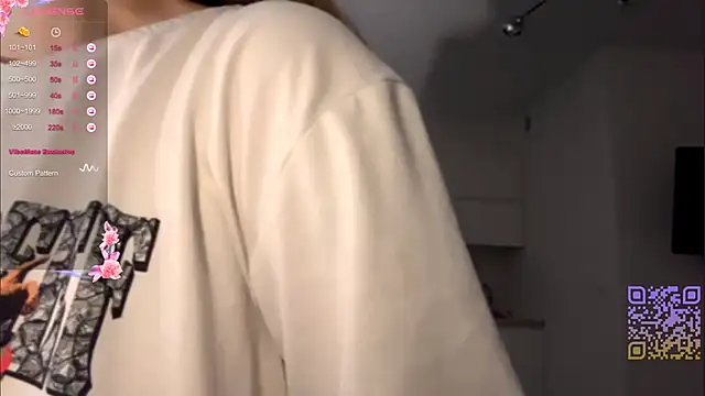 GilySuper from StripChat is inFreechat