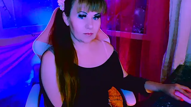 BESTLOLA from StripChat