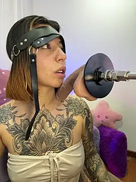 Webcam Model (_antonella_dreamss)  is live.Free join now!