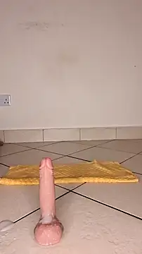 Webcam Model (Perqueen)  is live.Free join now!