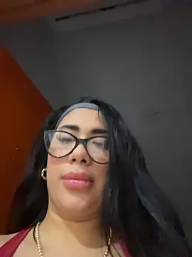 Webcam Model (kiim_taaylor)  is live.Free join now!