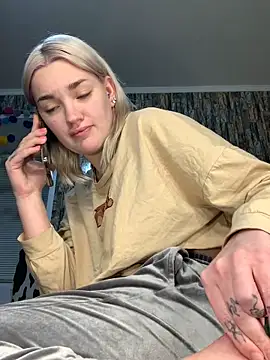 Webcam Model (Sextazy)  is live.Free join now!