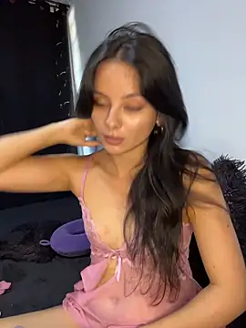 Webcam Model (SaraMistick)  is live.Free join now!