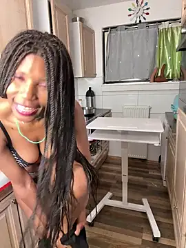 Webcam Model (SolaeuftderbrauneHase)  is live.Free join now!