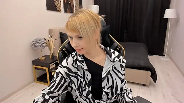 lindasandy_1 - LindaSandy_1's free webcam