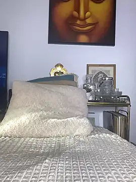 Webcam Model (Luccreccia_)  is live.Free join now!