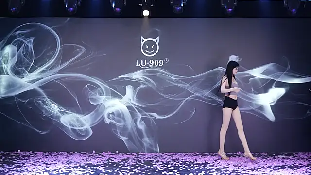 lu-909 - LU-909's free webcam - UK Sex Cams