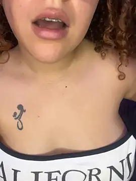 Webcam Model (Lolavenezia)  is live.Free join now!