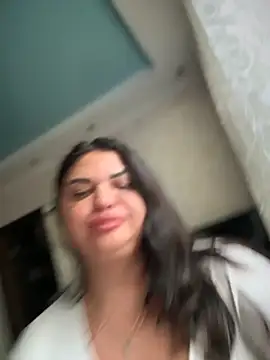 Webcam Model (littleRikka)  is live.Free join now!