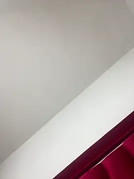 Webcam Model (NataliaaMiller_)  is live.Free join now!