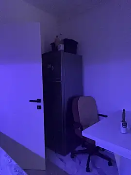 Webcam Model (Celine_Roxelle)  is live.Free join now!