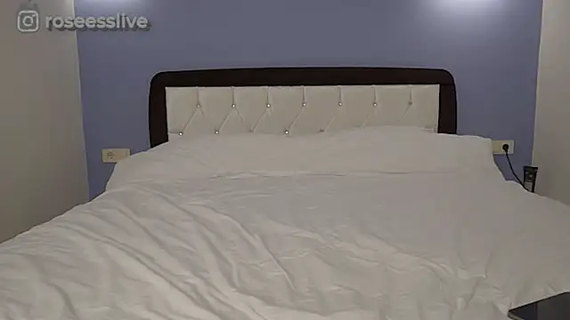 ROSEESS from StripChat is Freechat