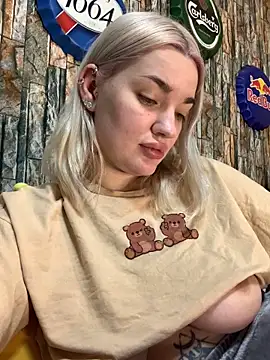 Webcam Model (Sextazy)  is live.Free join now!