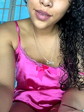 Webcam Model (SophieD)  is live.Free join now!