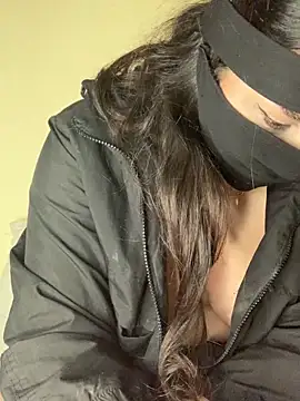 Webcam Model (Rozzaa)  is live.Free join now!