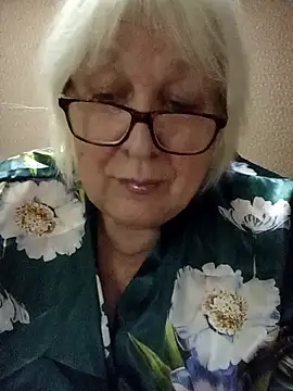 Webcam Model (Alexia64231)  is live.Free join now!