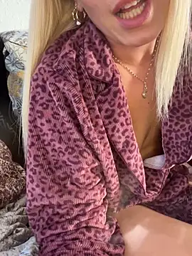 Webcam Model (Barbie_26)  is live.Free join now!