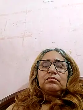 Webcam Model (_candi)  is live.Free join now!