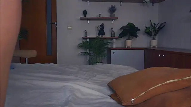 ErlinaBuoy live show on StripChat 