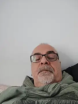 satiro_sevilla (M mature) - Masturbarme en el baño del tren