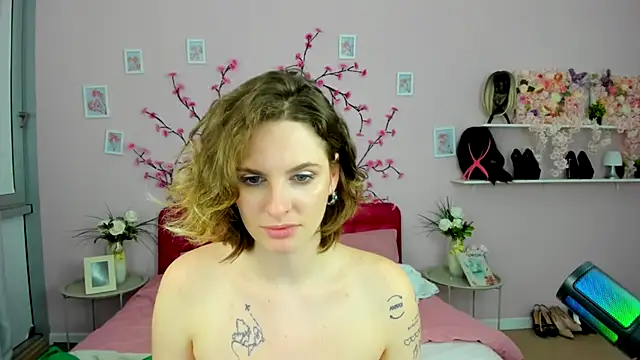 SabrinaRayX from StripChat is inFreechat