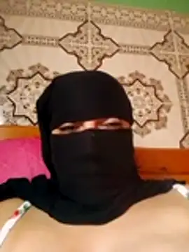 Webcam Model (Forla-40)  is live.Free join now!