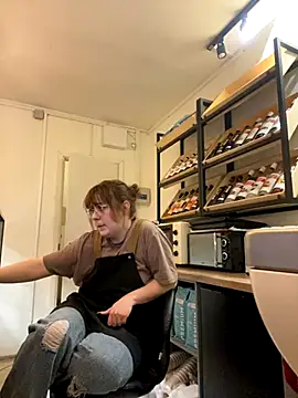 Webcam Model (cinnabon_)  is live.Free join now!