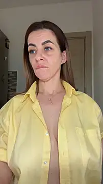 Webcam Model (Roxanne_Skye)  is live.Free join now!