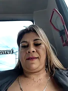 Webcam Model (Laura-Hernandez)  is live.Free join now!