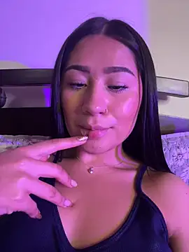 Webcam Model (evelyn_ch_)  is live.Free join now!