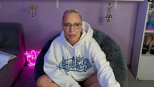 JaninaSecrets_ Live Webcam on Stripchat