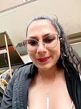 Webcam Model (Mia-love-03)  is live.Free join now!