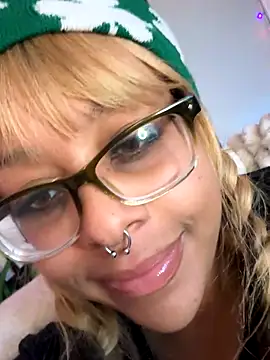 Webcam Model (nintendhoe)  is live.Free join now!