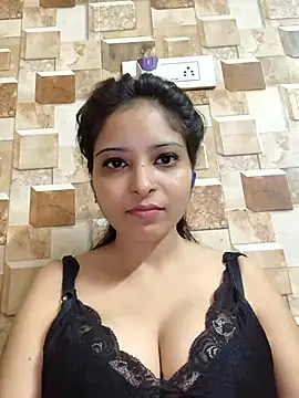 Webcam Model (QUEEN-ADITI)  is live.Free join now!