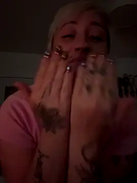 Webcam Model (Rozendefotz)  is live.Free join now!