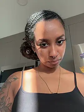 Webcam Model (Your_Paris)  is live.Free join now!