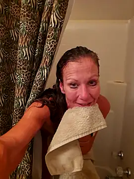 Webcam Model (PhynneNicole)  is live.Free join now!