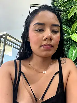 Webcam Model (_Luana)  is live.Free join now!