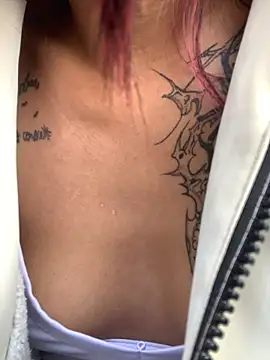 Webcam Model (Emilyy-18)  is live.Free join now!