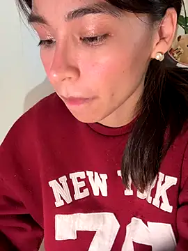 Webcam Model (Adriennesexxx)  is live.Free join now!