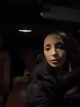 Webcam Model (CharmingRuby)  is live.Free join now!