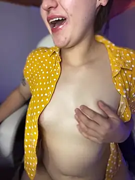 Webcam Model (Camila_pinkk)  is live.Free join now!