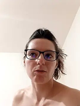 Webcam Model (labellerose)  is live.Free join now!