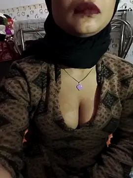 Webcam Model (Itz_Mayra_)  is live.Free join now!