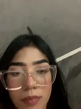 Webcam Model (ElaRose_12)  is live.Free join now!